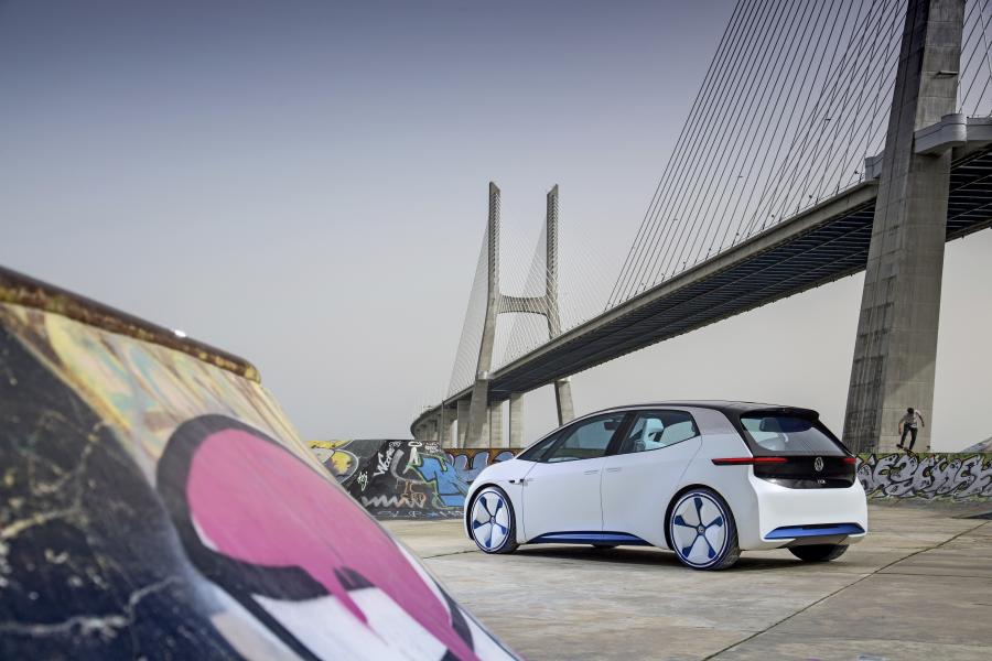  Volkswagen I.D. Concept 2016 года  (фото 30 из 40)